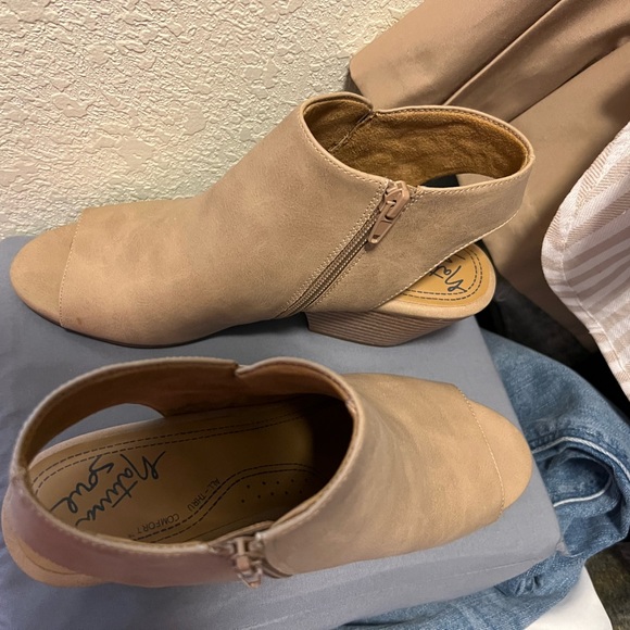 Beautiful Booties - Picture 2 of 3